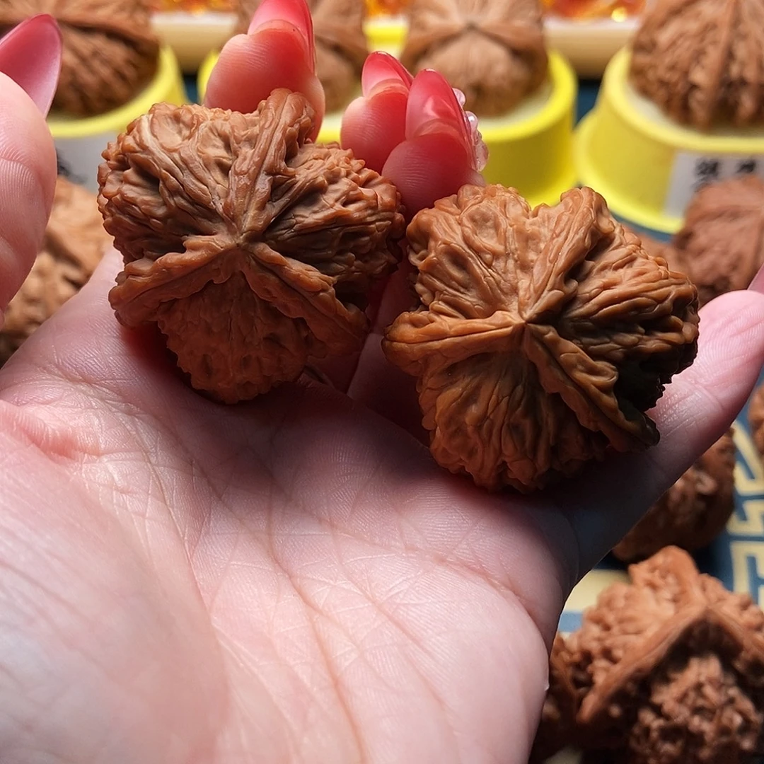 无***辈文玩核桃把件白狮子三棱 三阳开泰 40