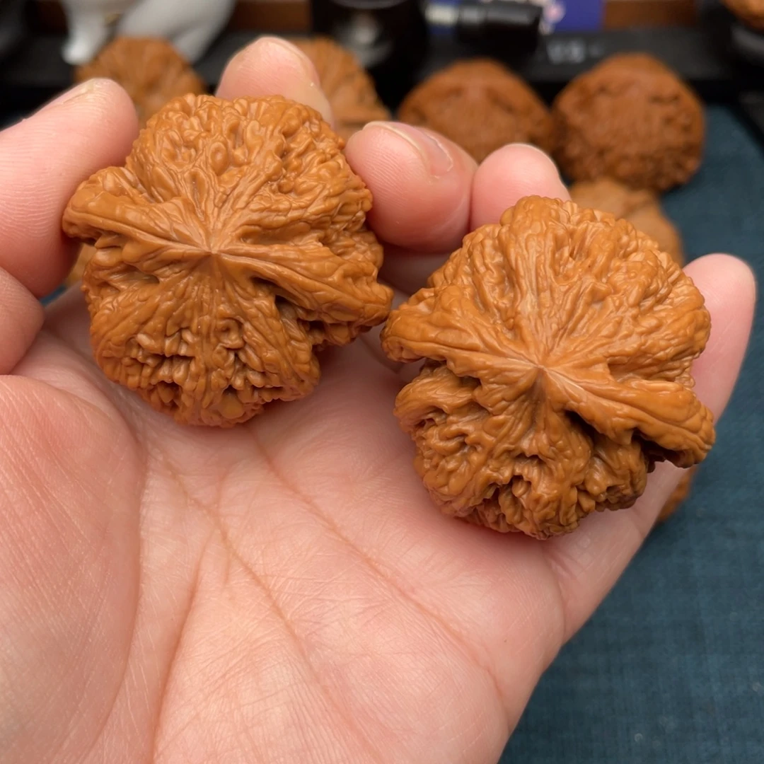 文玩核桃把件全品红皮球筋43