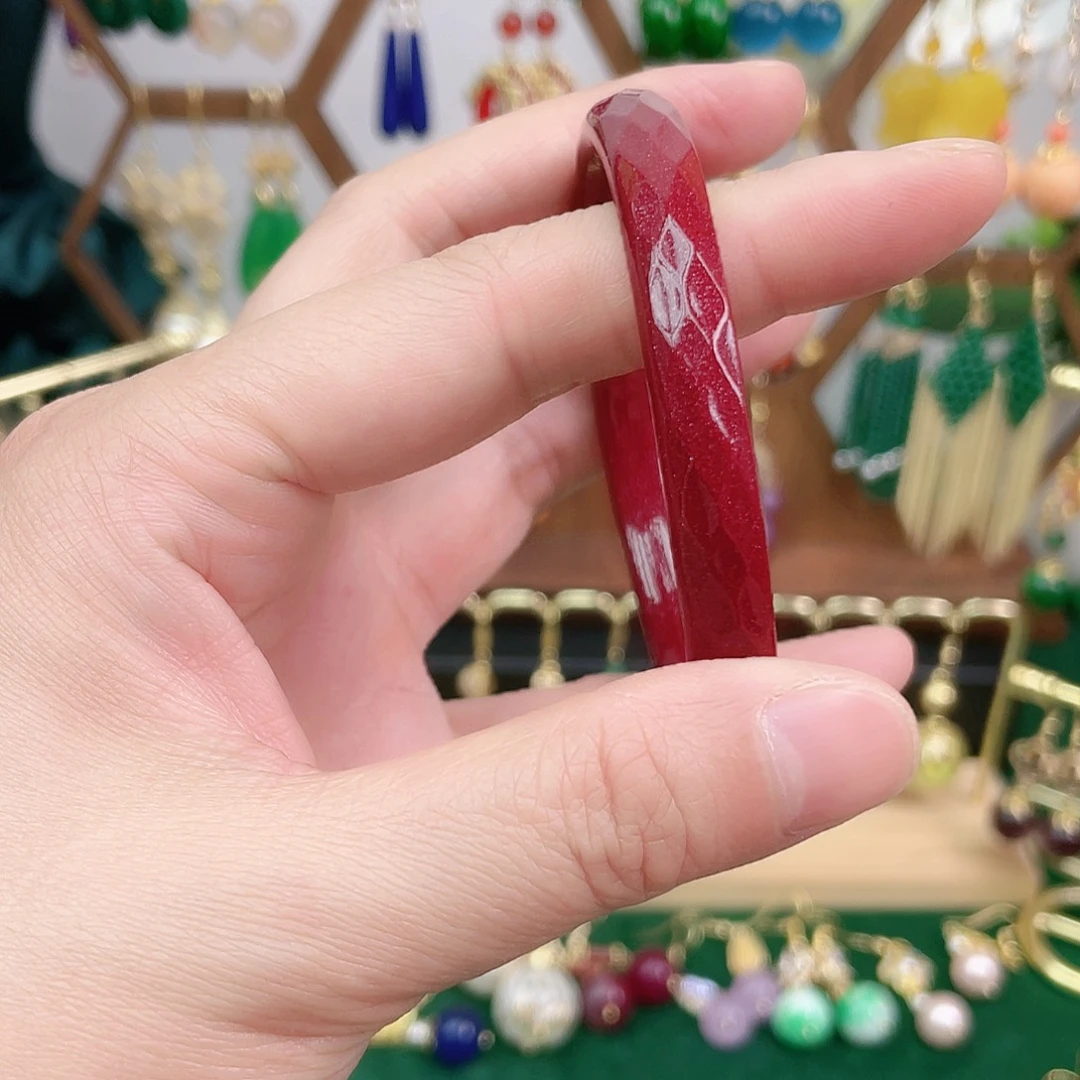 石英质玉合金耳饰