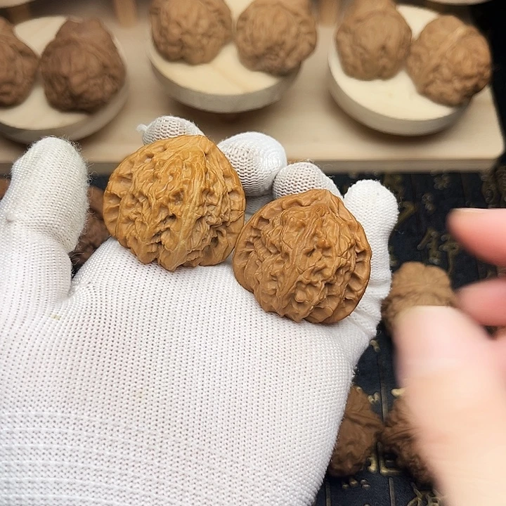 吊坠文玩核桃三角白狮子，全品微色差