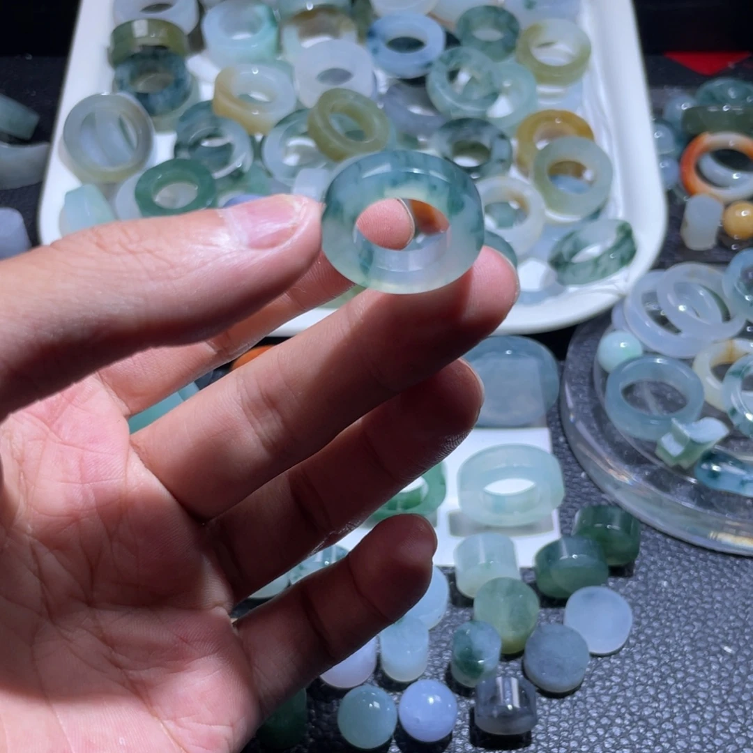 蛋****定制翡翠未镶嵌天然翡翠