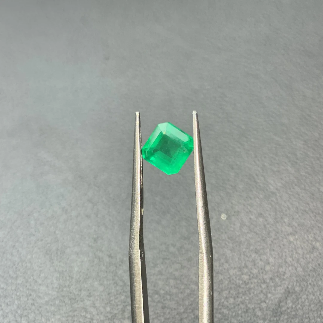 新款天然祖母绿裸石0.94ct，带吉尔德大证