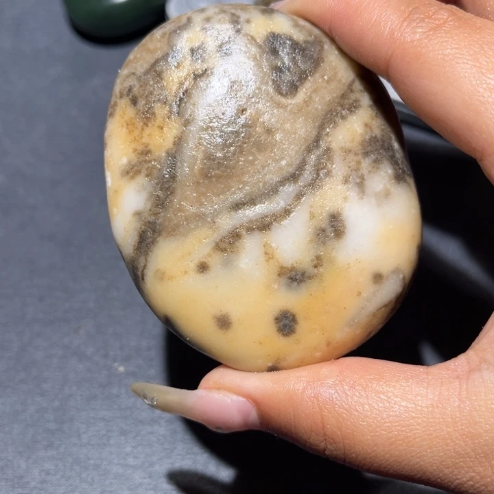 和田玉（糖玉）未镶嵌珠宝奇石