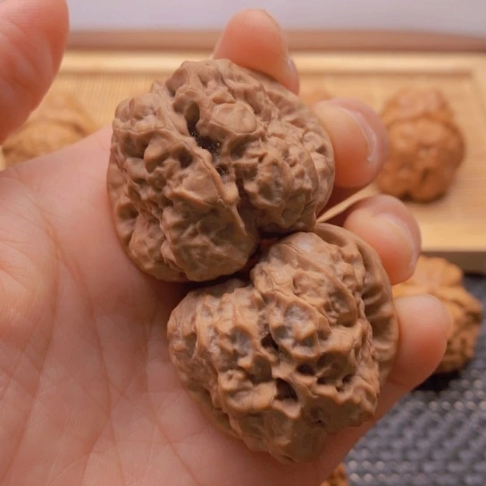 文玩核桃把件边40左右