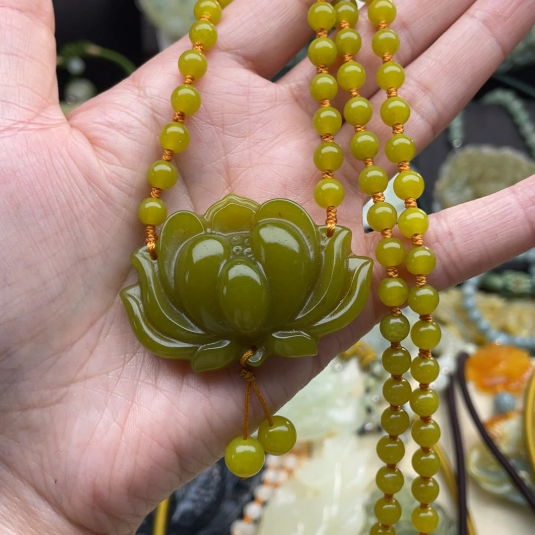 蛇纹石玉颈饰未镶嵌