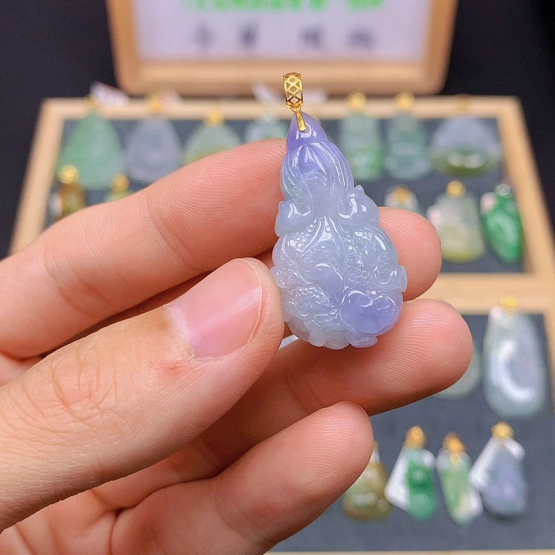 翡翠18K金镶嵌颈饰翡翠