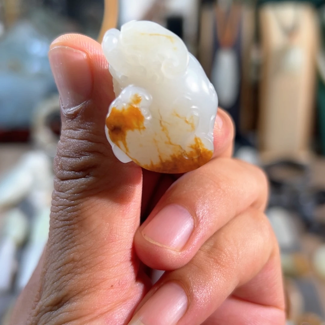 和田玉未镶嵌颈饰真皮真色