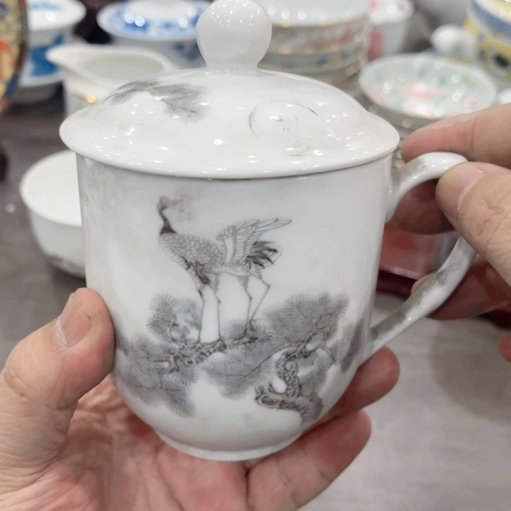 壶釉下五彩的瓷器和瓷器