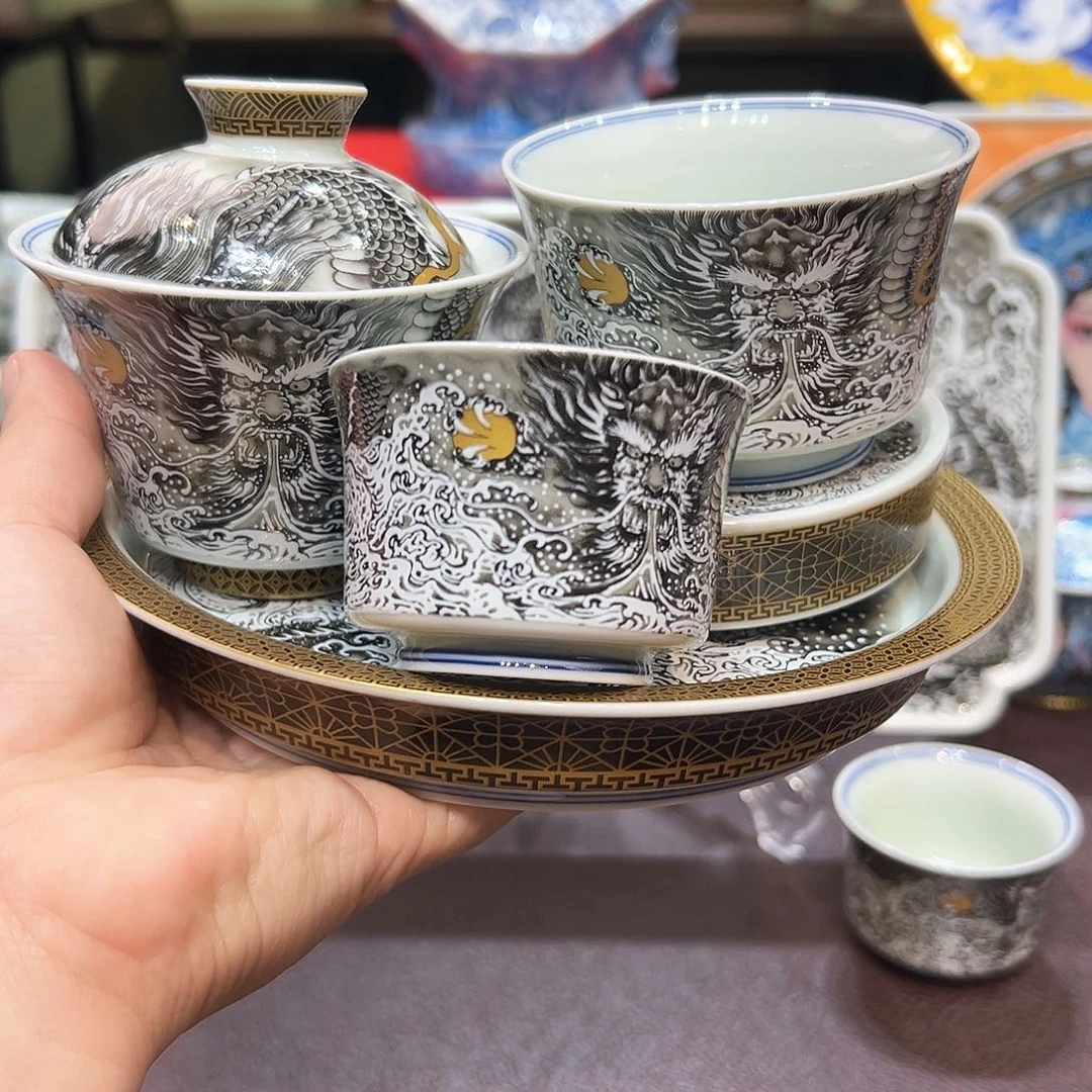 摆件新剧开机后看看开会呢