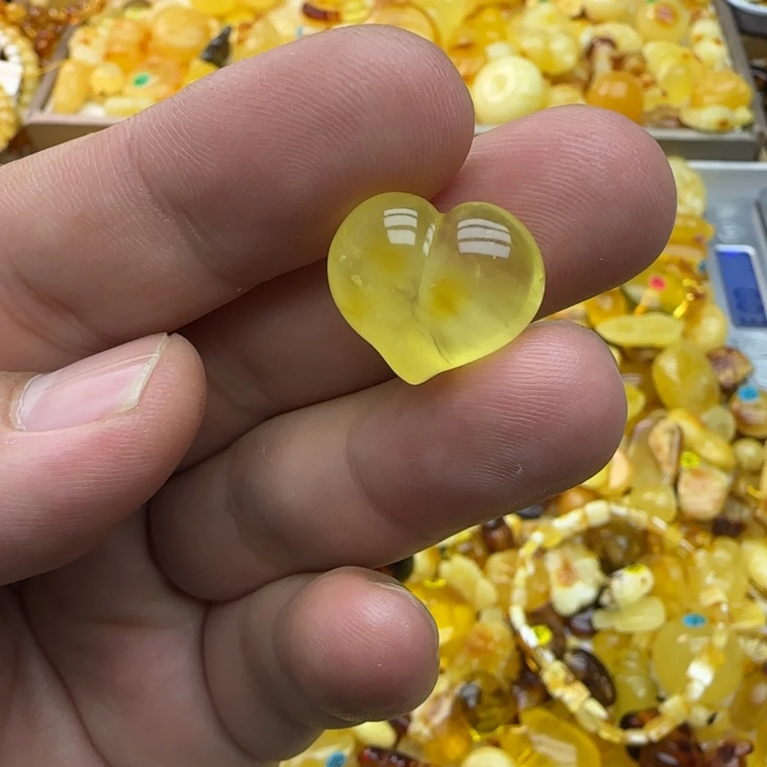 琥珀未镶嵌裸石1.5克16×9