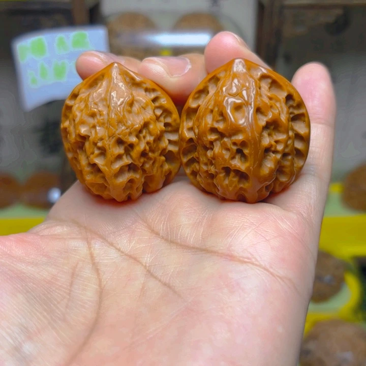 文玩核桃吊坠玲珑