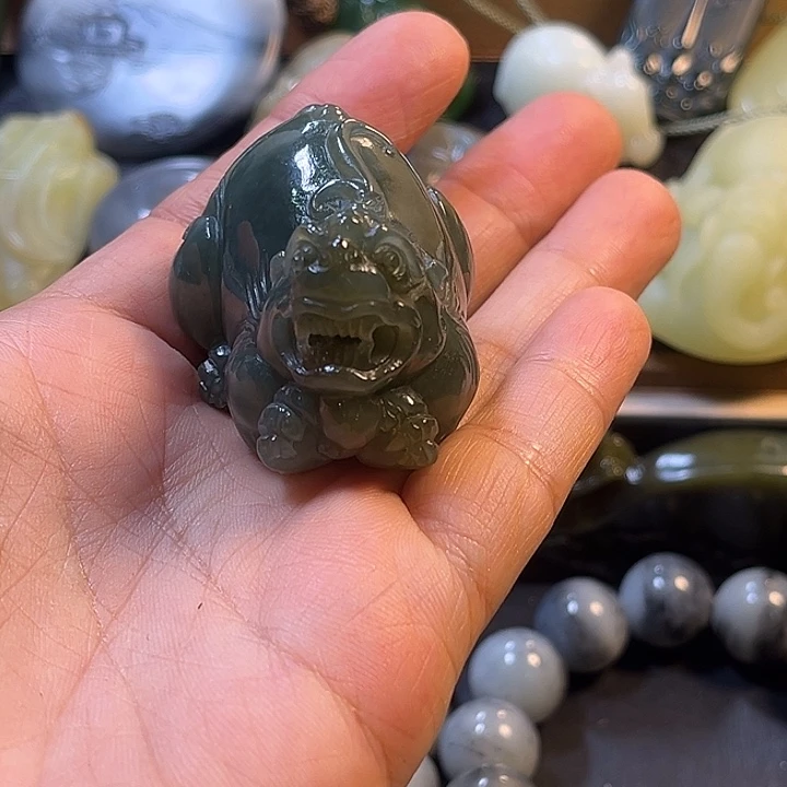 未镶嵌和田玉（青白玉）把件
