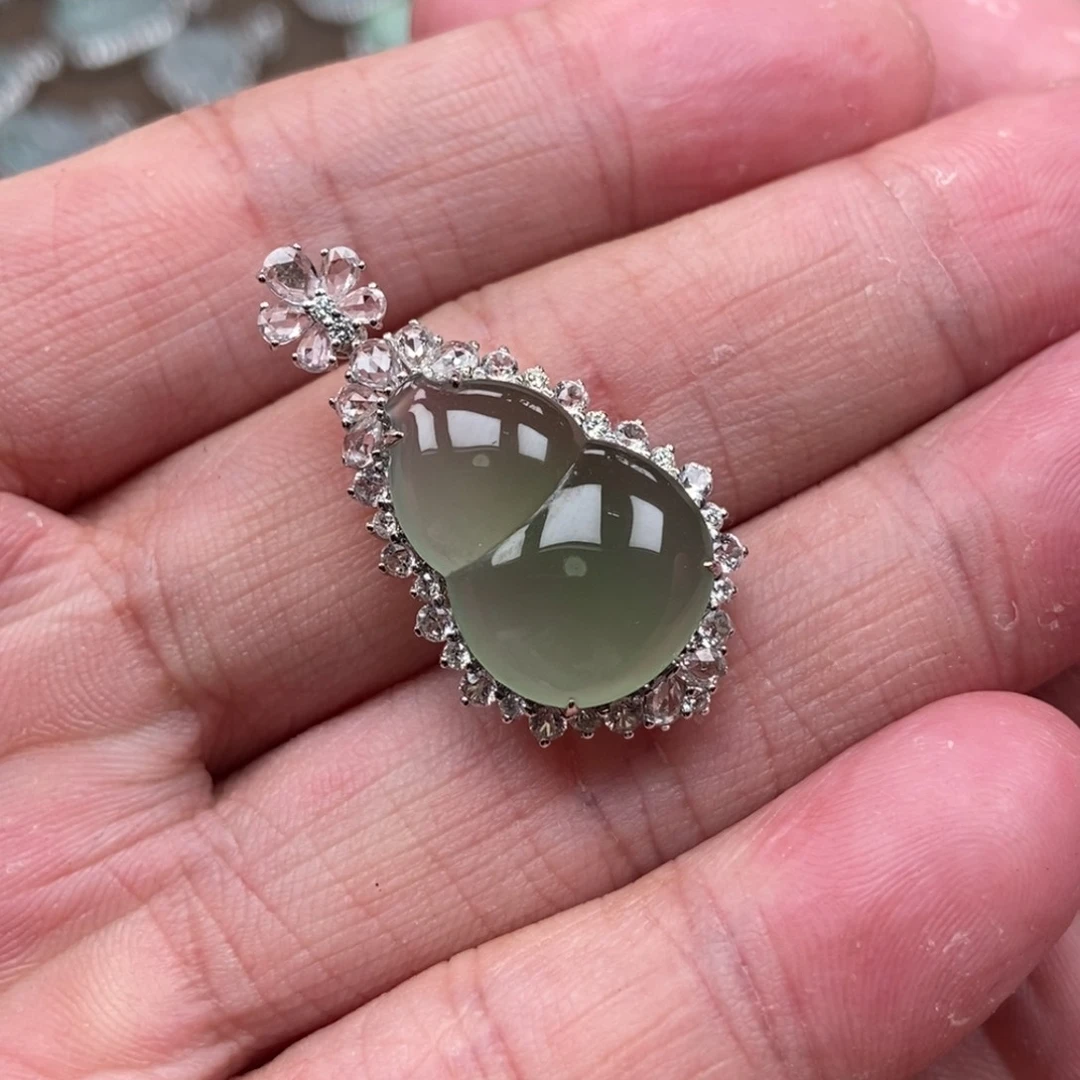 翡翠18K金镶嵌吊坠(不含链)葫芦