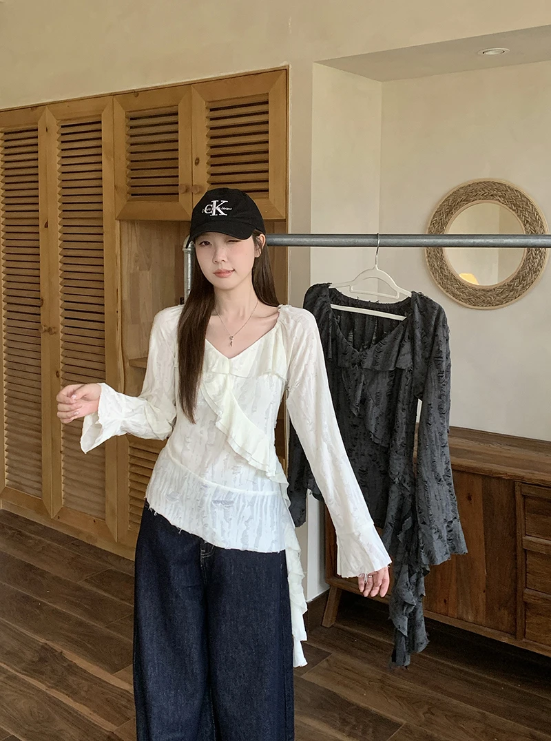 2025秋装新款胖mm大码女时尚设计感荷叶边v领长袖小衫上衣