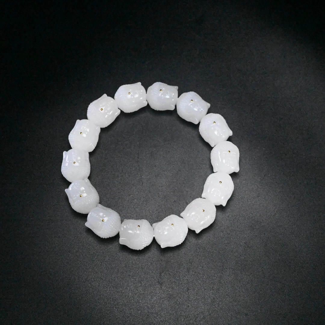 lot8867 2509130030和田玉佛首手串/保利