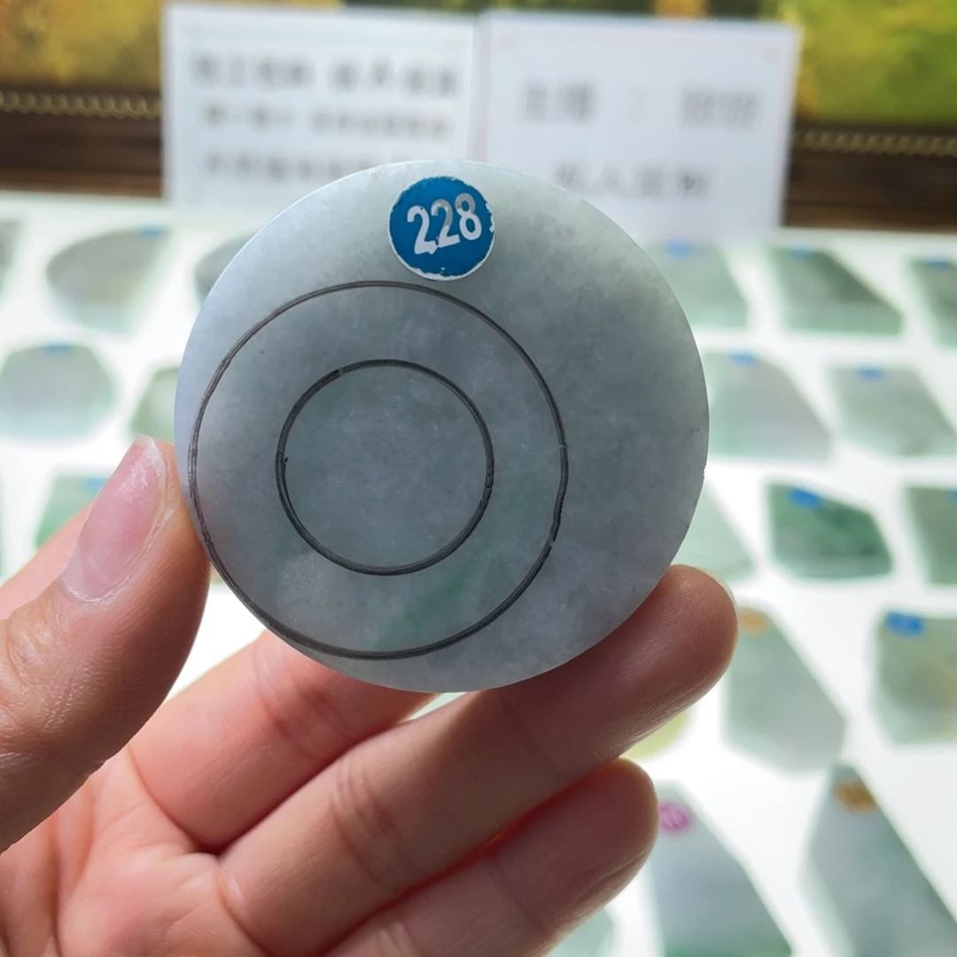 定制翡翠未镶嵌挂件