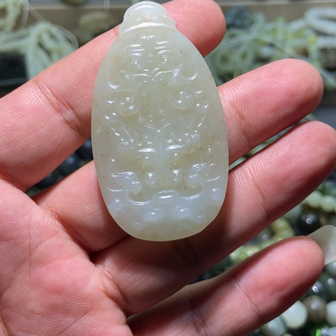颈饰未镶嵌和田玉（糖玉）