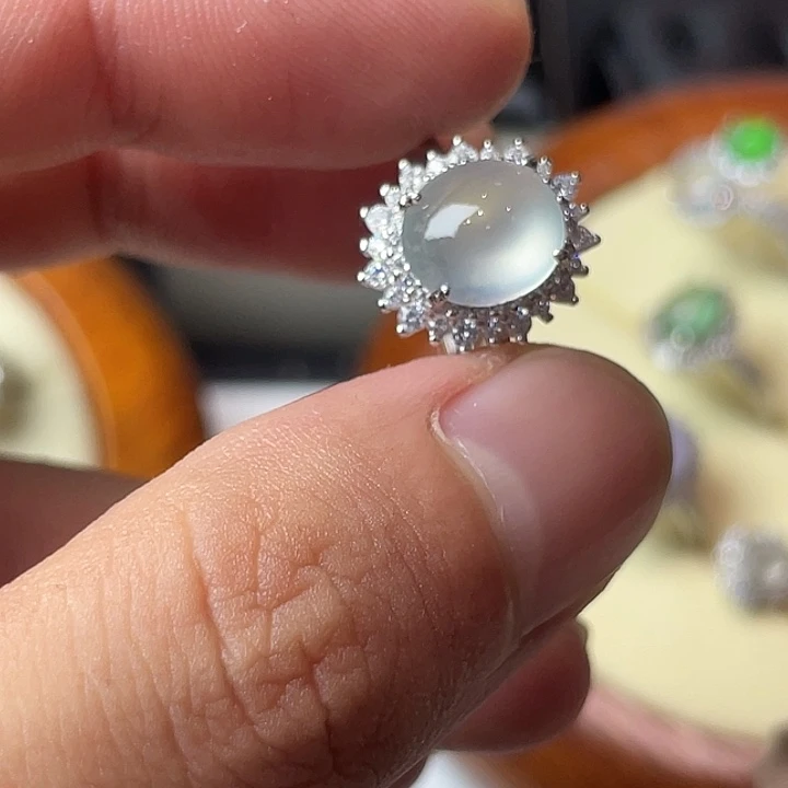 翡翠戒指未镶嵌翡翠