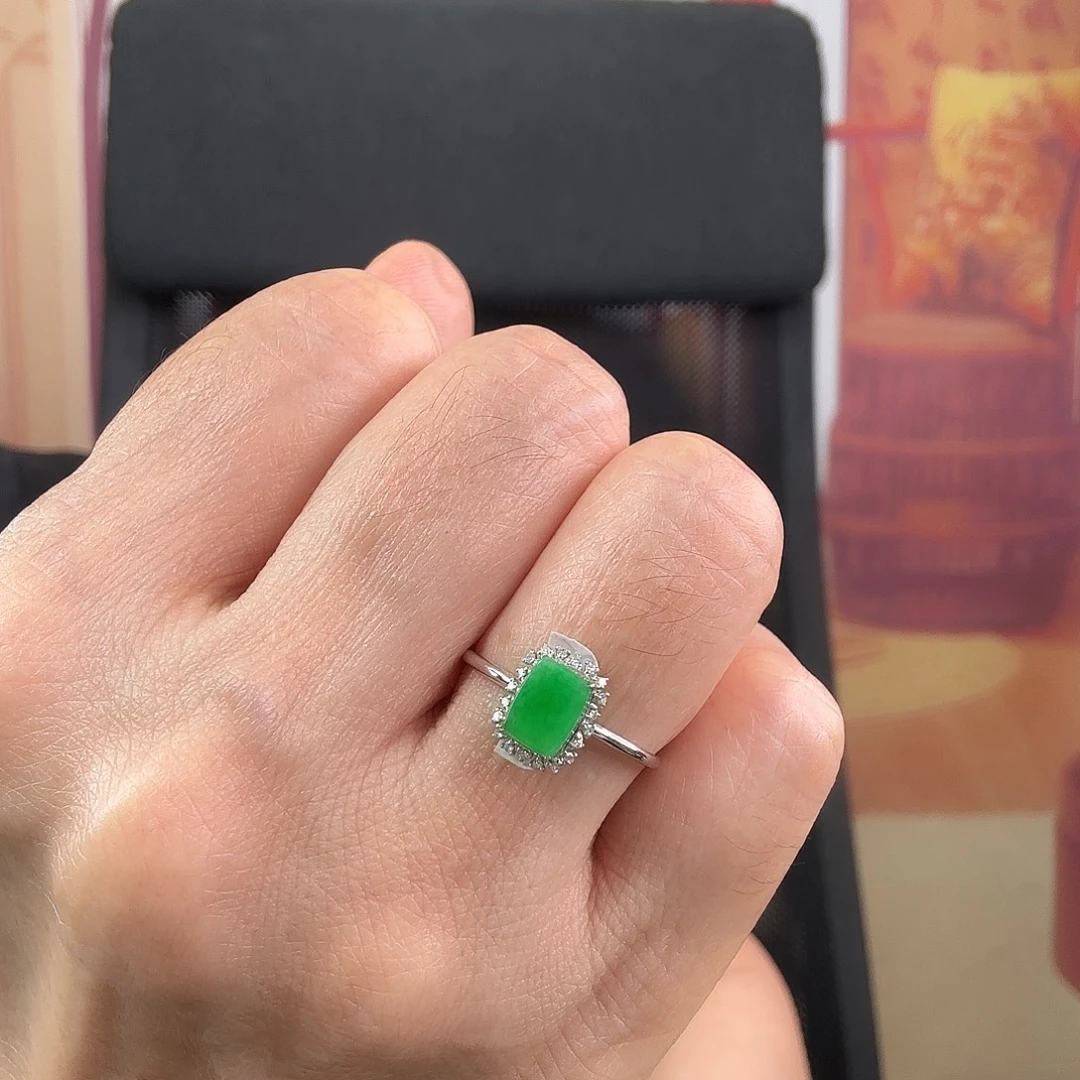 翡翠18K金镶嵌戒指