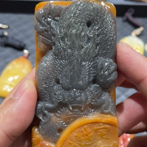 【闪购商品】未镶嵌石英质玉（黄龙玉）颈饰