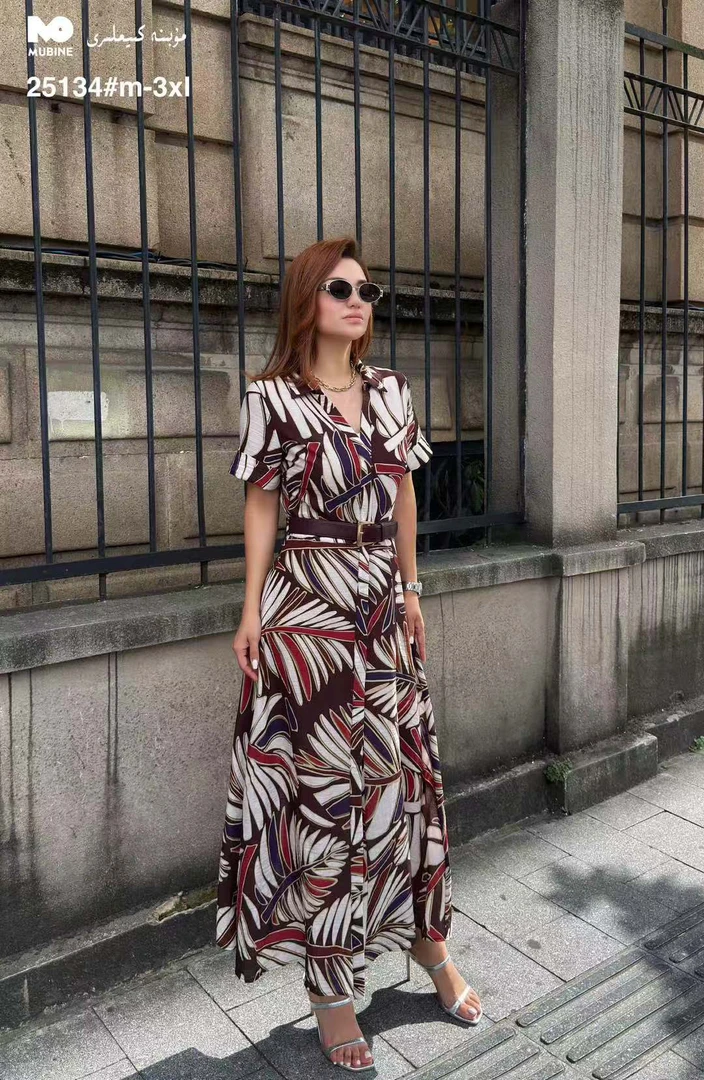 穆碧娜时尚气质街头带腰带连衣裙