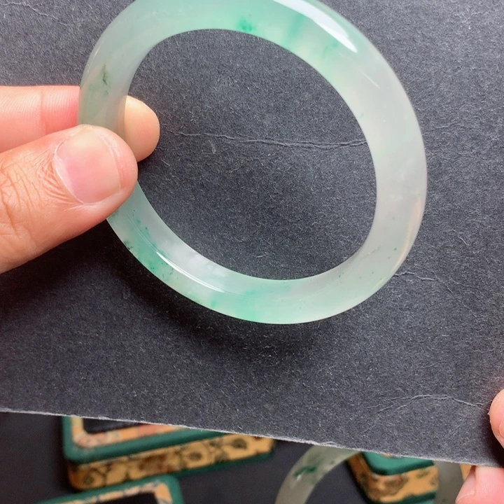 未镶嵌手镯石英质玉