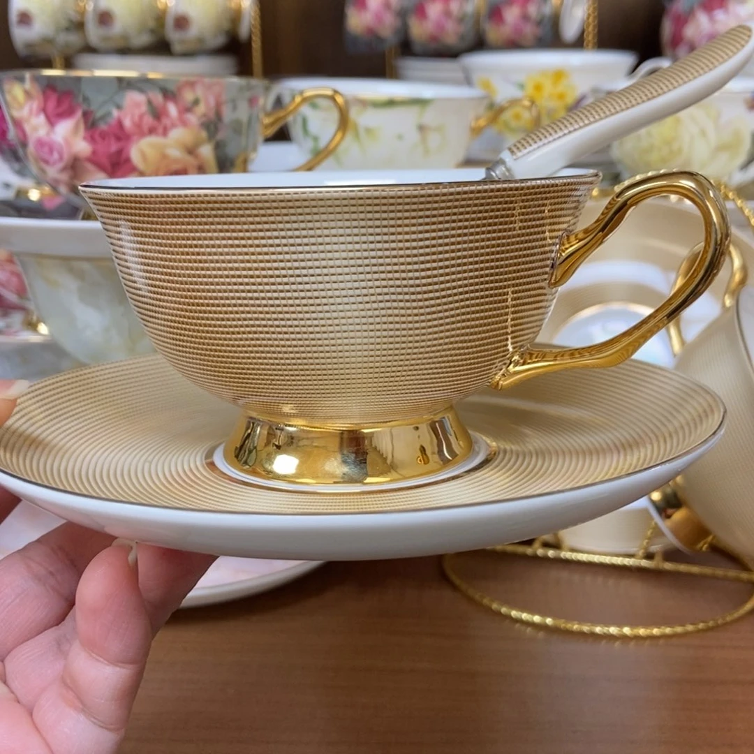 摆件金色条纹一杯一碟一勺快递装（拍两套送杯架）