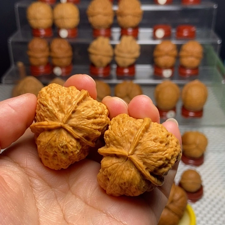 文玩核桃把件花开富贵三棱33