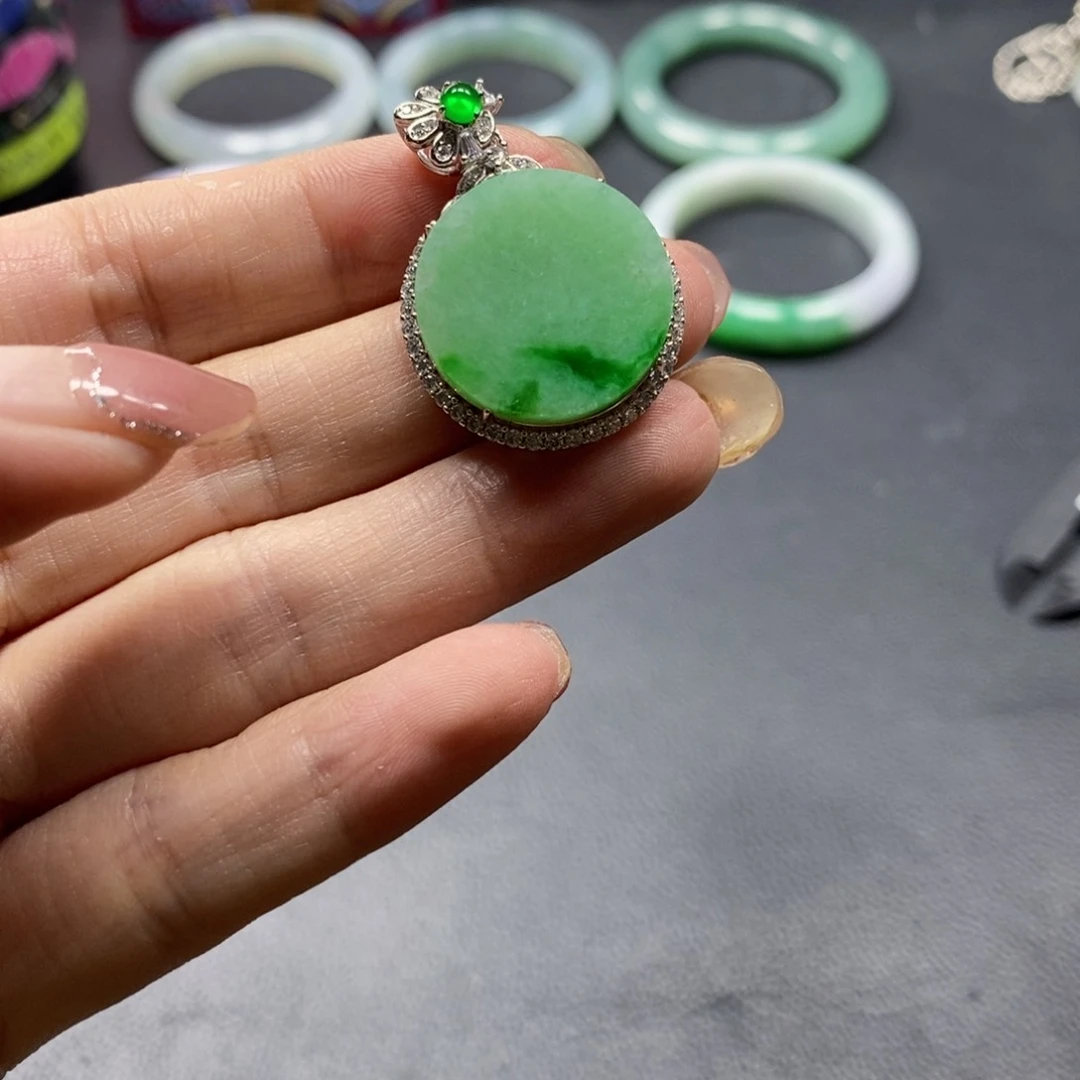 翡翠未镶嵌颈饰天然翡翠