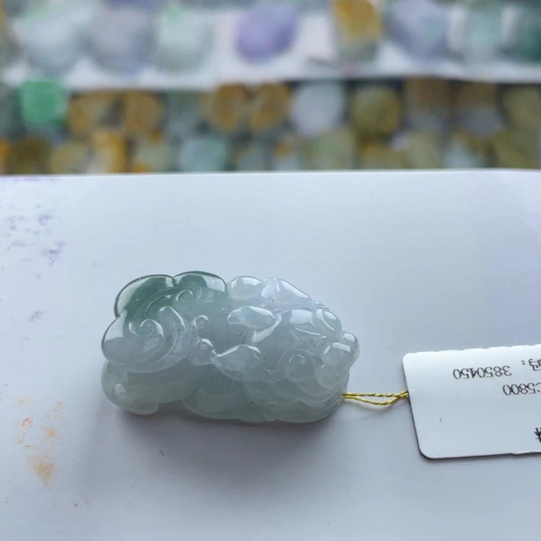 翡翠未镶嵌颈饰貔貅