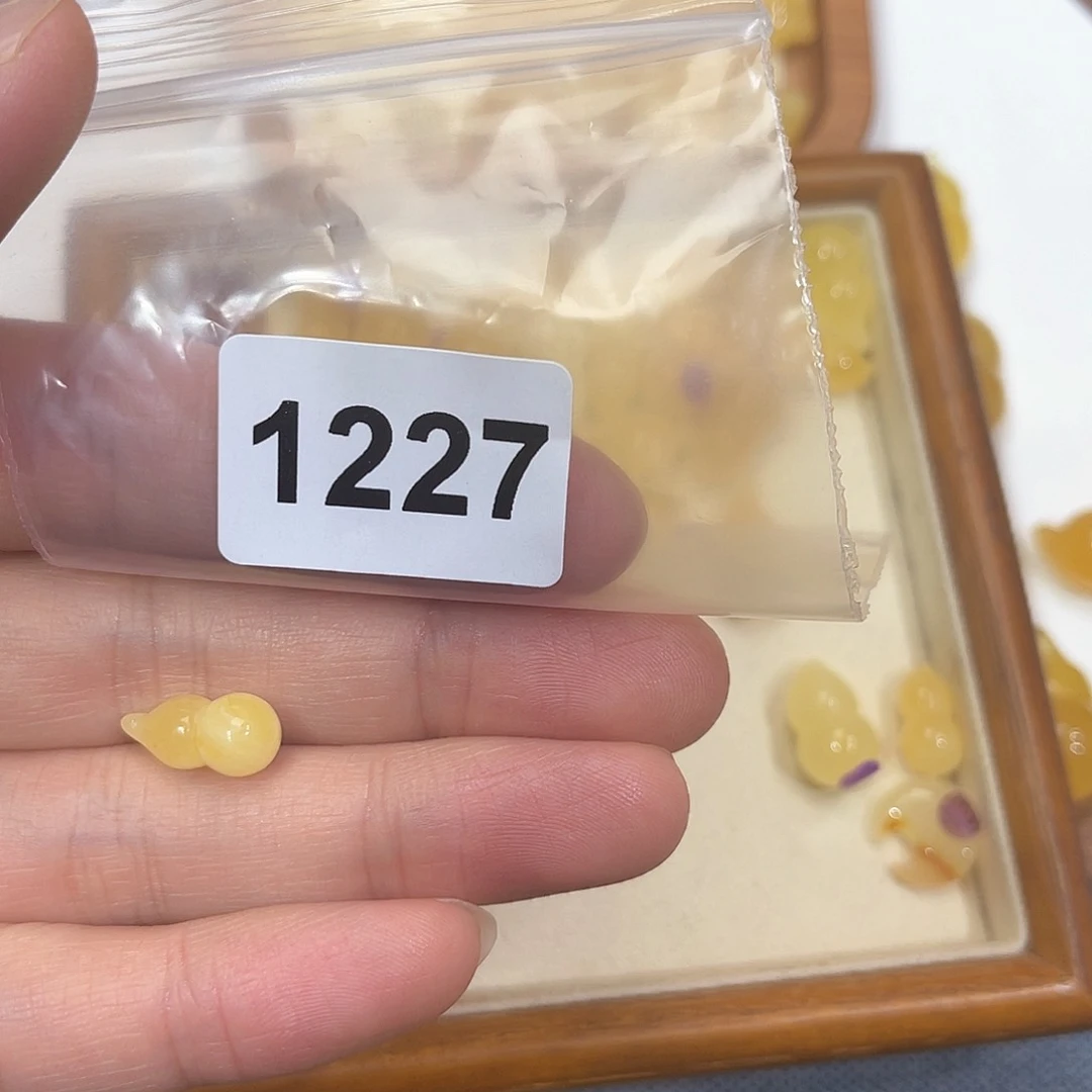 琥珀珠宝奇石未镶嵌