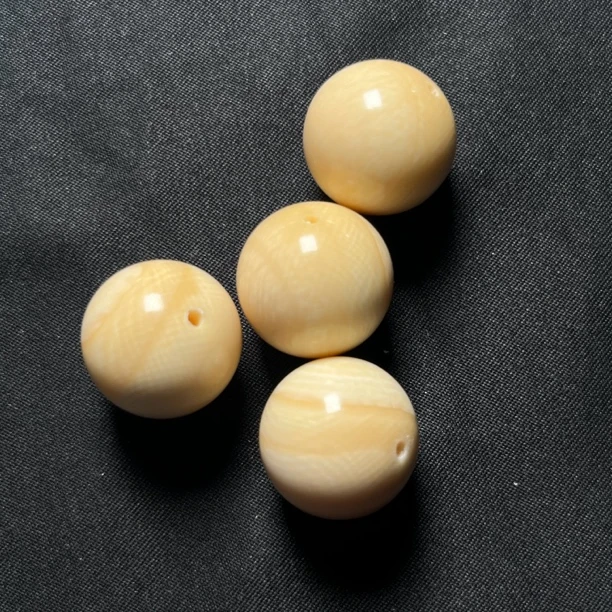 P007 皮圆珠 只做天然猛犸牙 约18mm