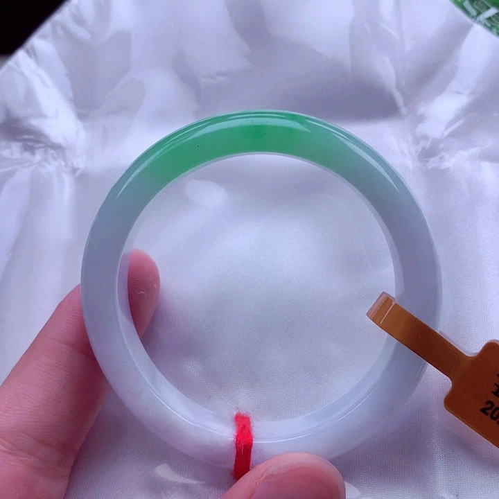 翡翠未镶嵌手镯翡翠