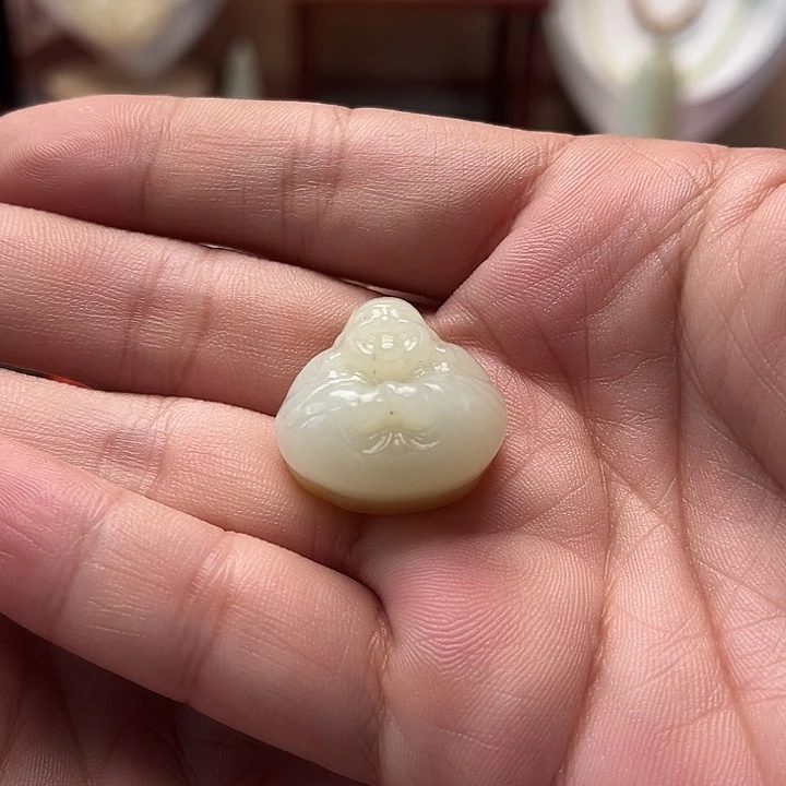 颈饰未镶嵌和田玉抱抱佛