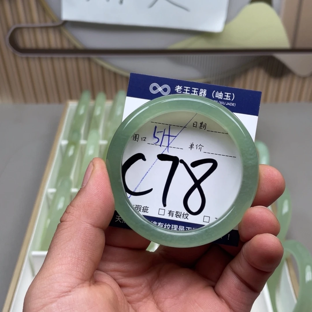 岫玉手镯手镯未镶嵌