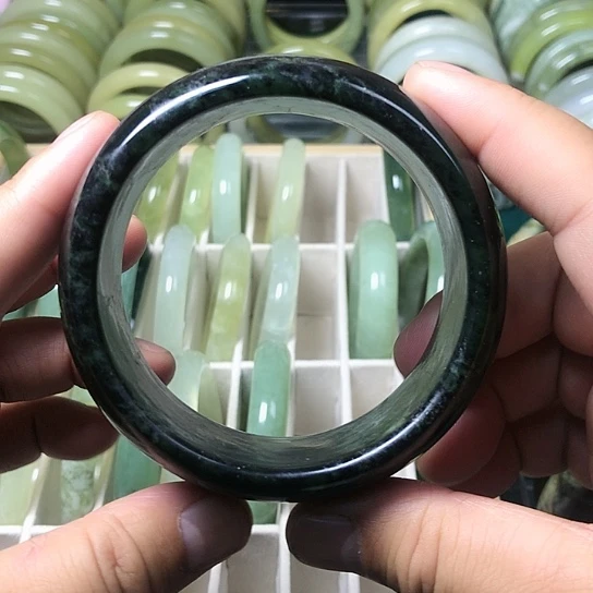 蛇纹石玉未镶嵌手镯有裂福利品，不退不换