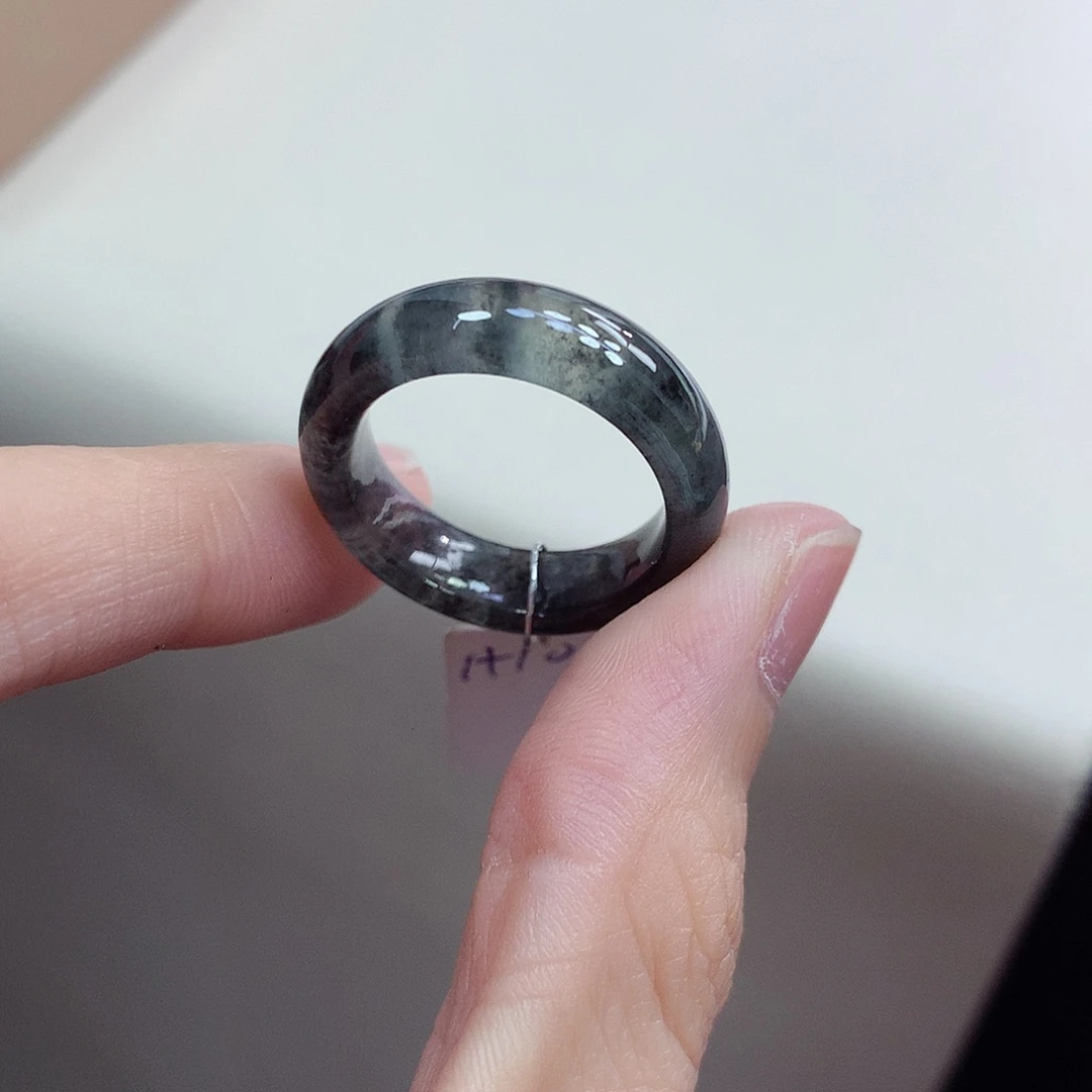 t***y翡翠未镶嵌戒圈18号