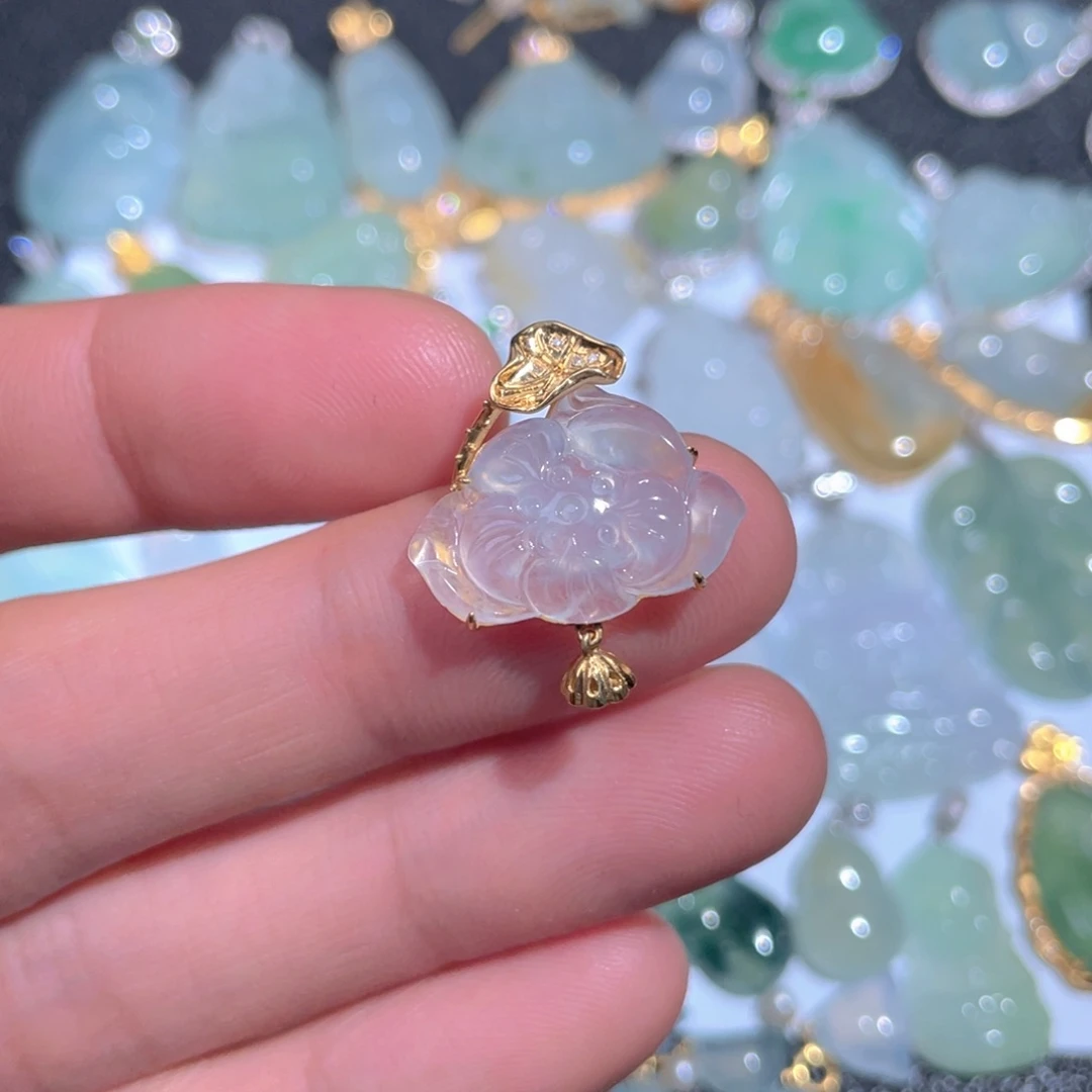 翡翠颈饰18K金镶嵌兔***万翡翠