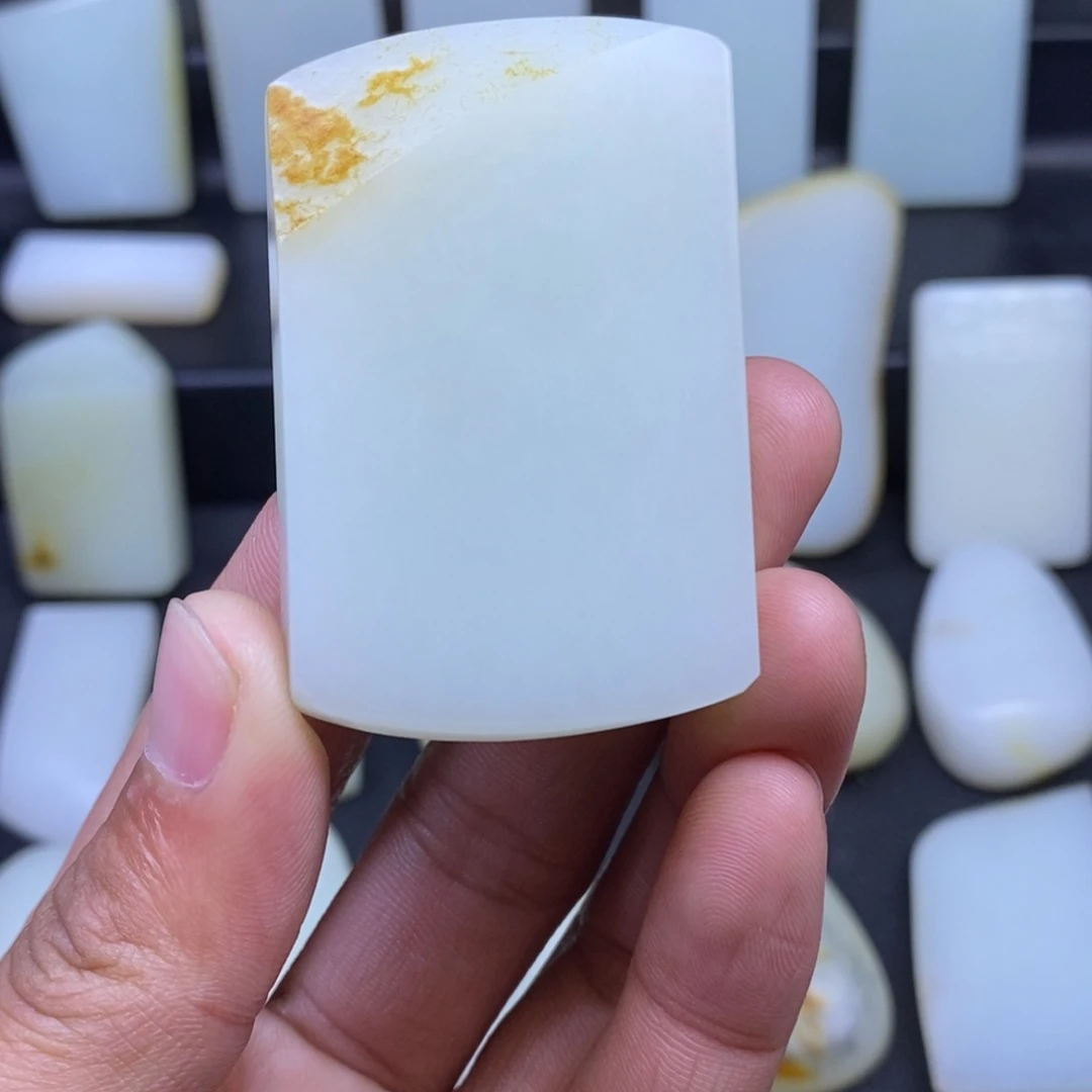 未镶嵌吊坠定制和田玉雨**田