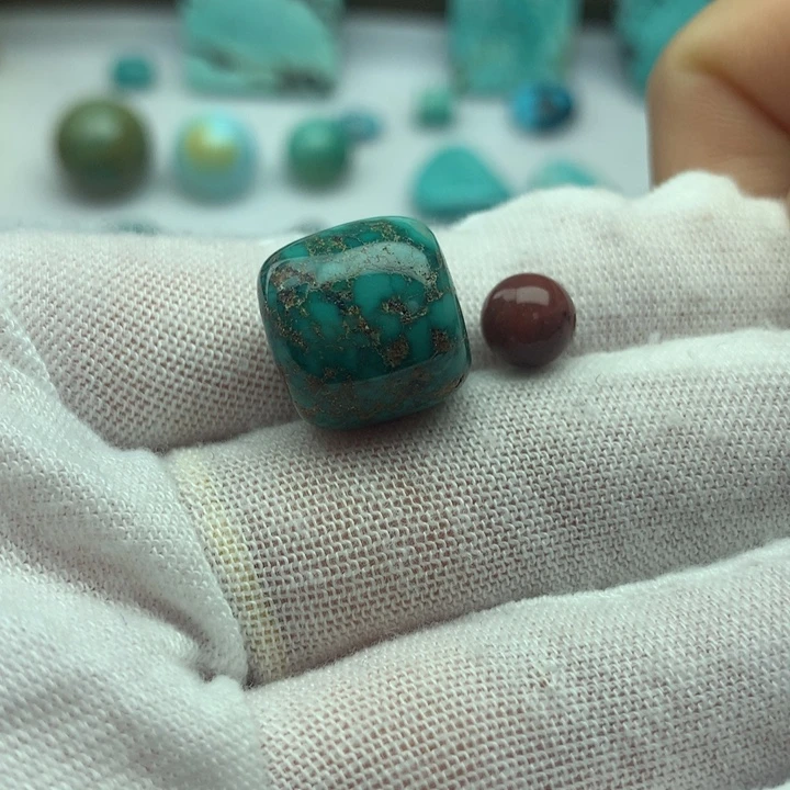 南红玛瑙未镶嵌珠宝奇石