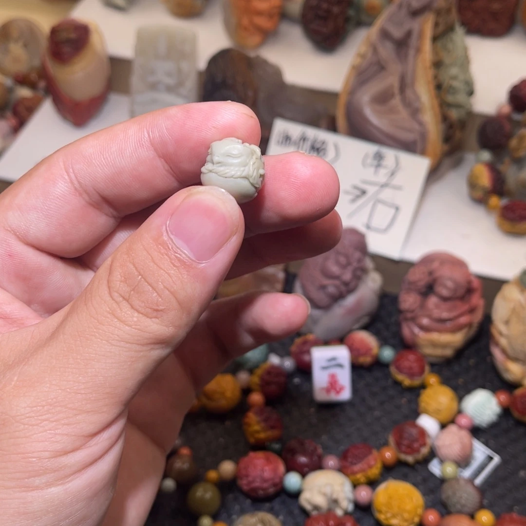 未镶嵌手串石英质玉（阿拉善玉）