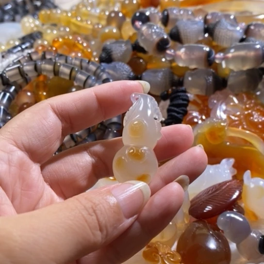 玛瑙/玉髓玛瑙吊坠未镶嵌