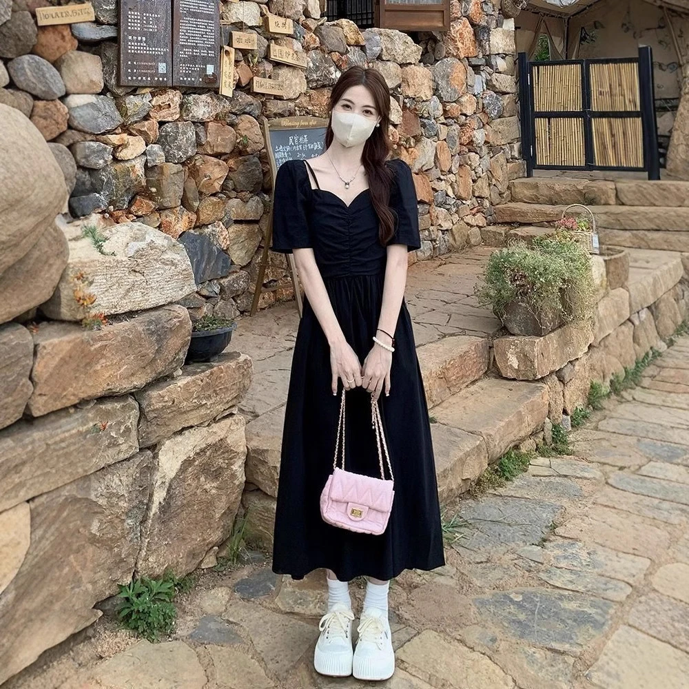 洋气炸街黑色方领泡泡袖连衣裙女装夏季新款法式茶歇赫本风小黑裙