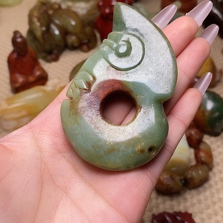 蛇纹石玉未镶嵌颈饰