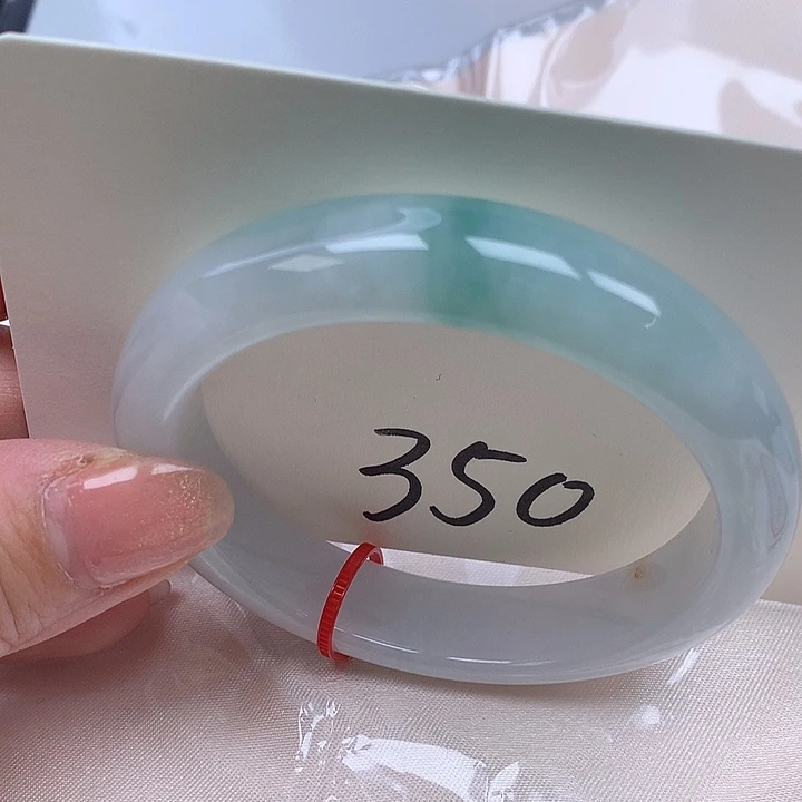 翡翠手镯未镶嵌翡翠