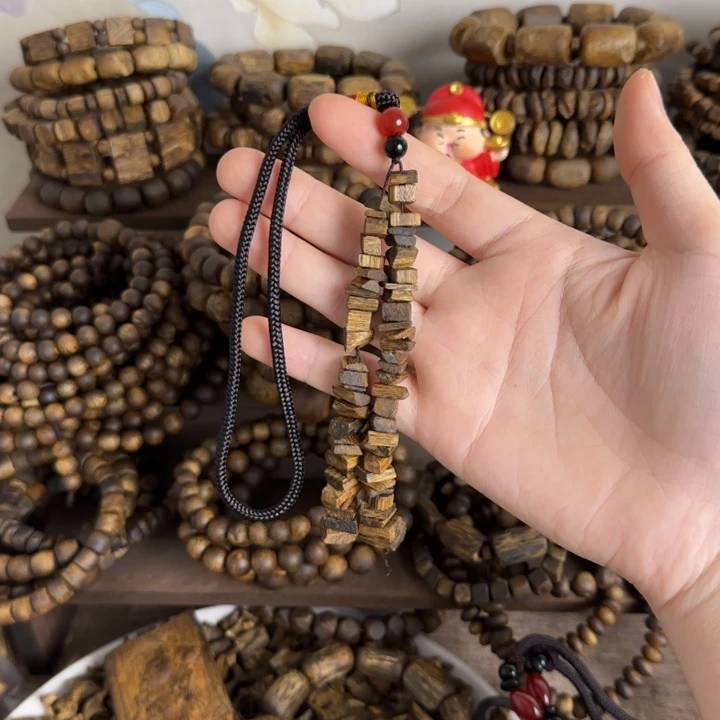 珠串奇楠沉香乌身高油车挂7.7克