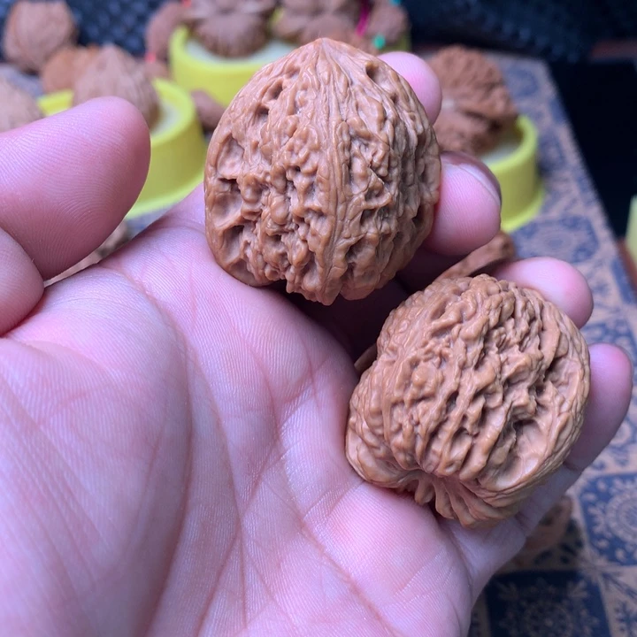 桃核把件南疆石好看
