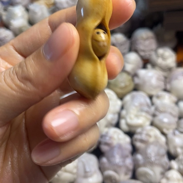 配饰鹿角雕刻一个出