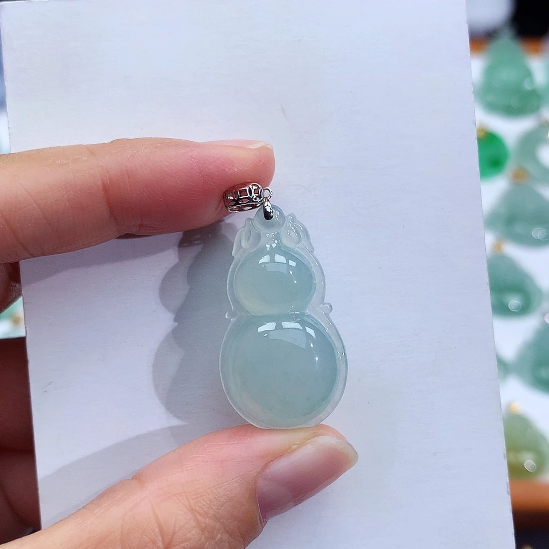 翡翠18K金镶嵌颈饰翡翠吊坠