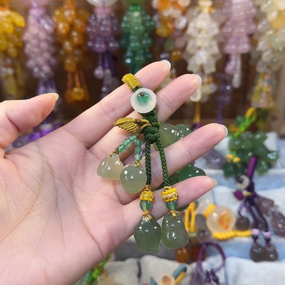 小***人玛瑙/玉髓未镶嵌钥匙挂件